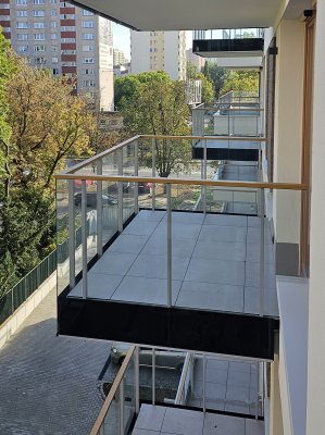 Balustrada stalowa ze szkłem
